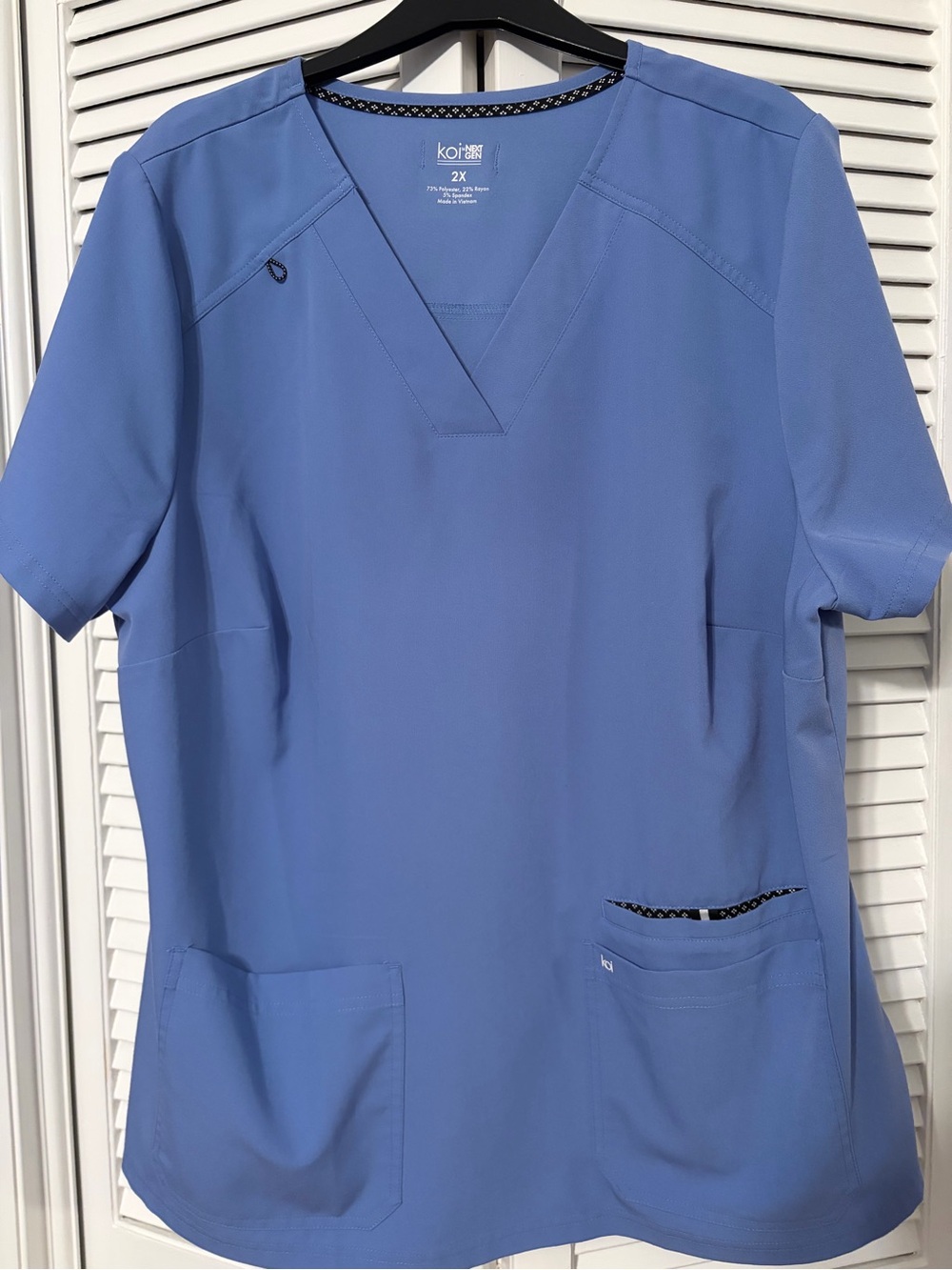 koi™ Next Gen Women's Scrub Top - Blue, 2X - Picture 2 of 2